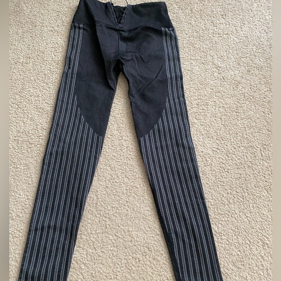 Fabletics contour ribbed leggings - Picture 2 of 4